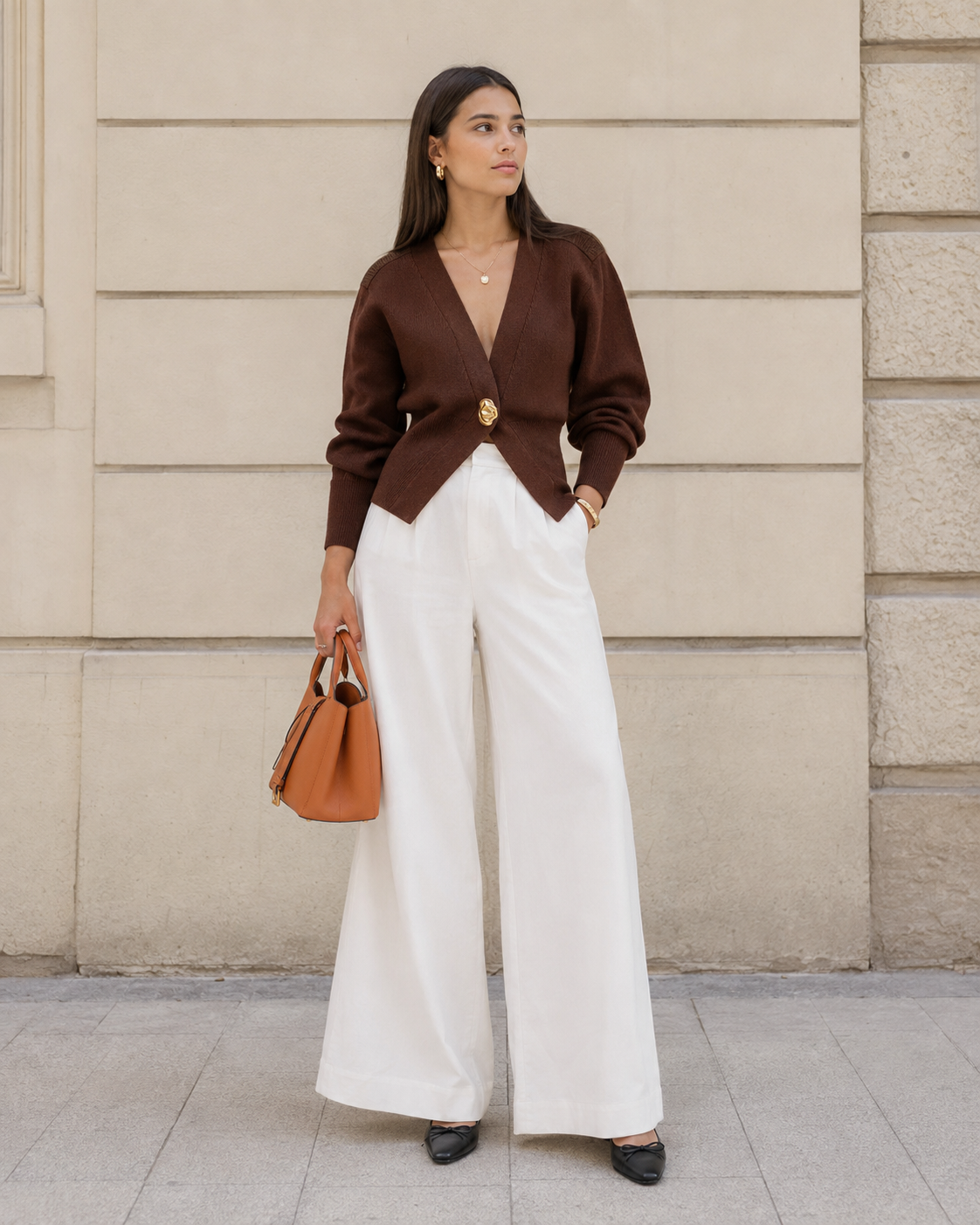 Smart-Casual Chic – Cream V-Neck Cardigan with Gold Buttons