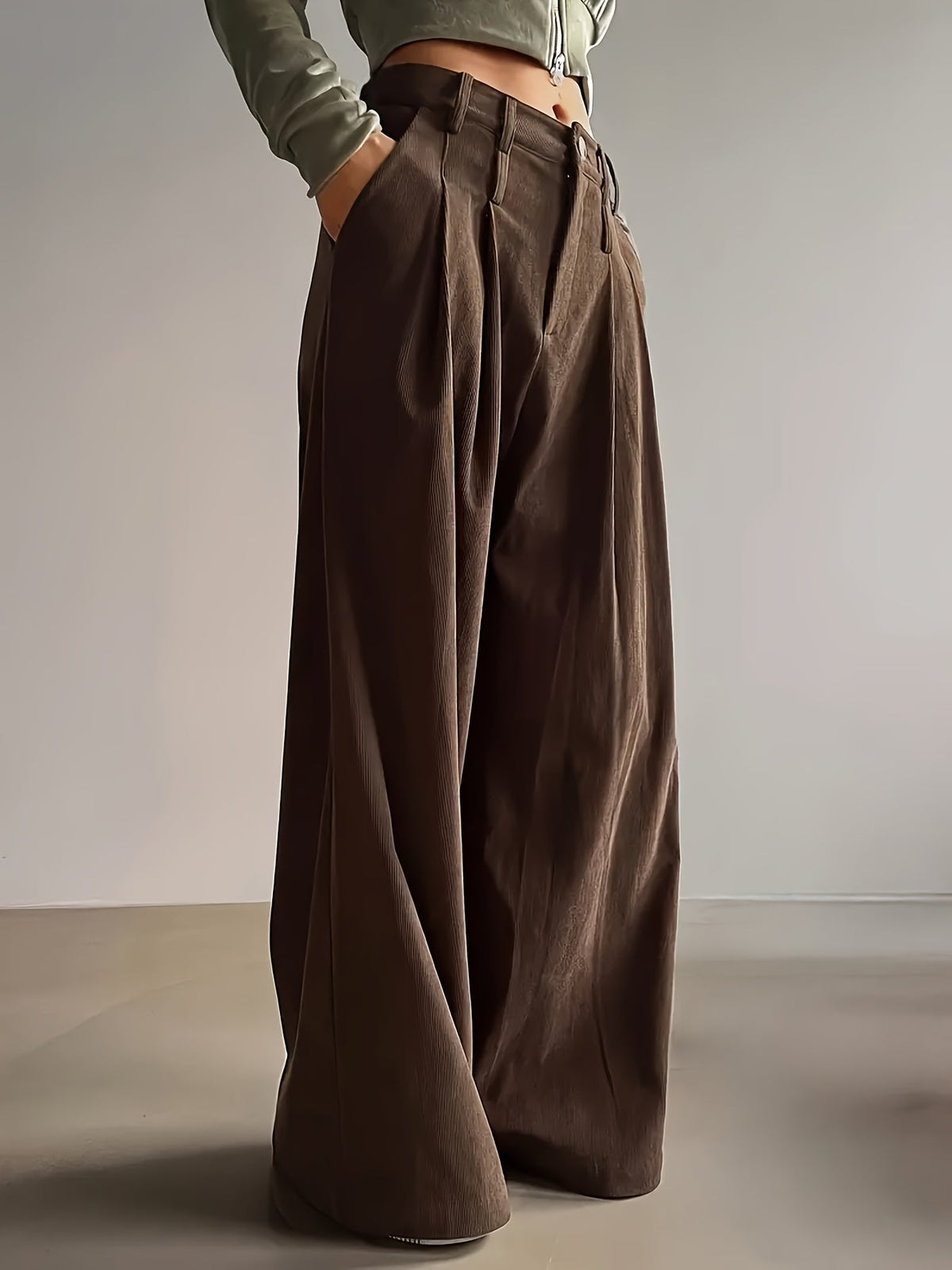Pleated Wide-Leg Trousers in Soft Fabric for Casual or Formal Wear