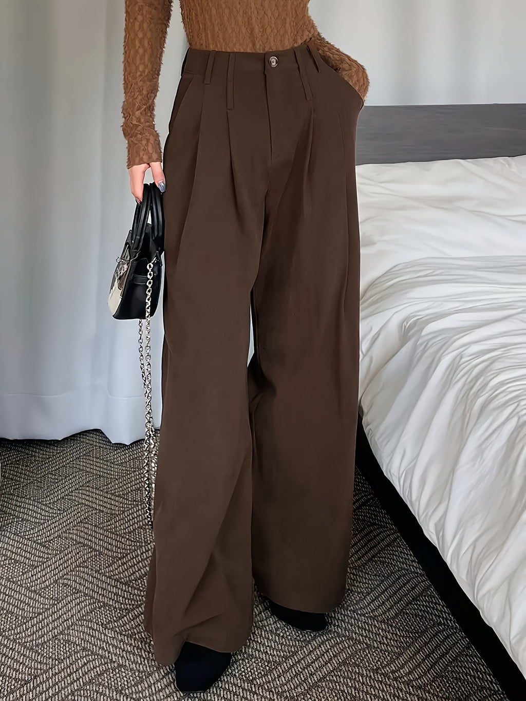 Pleated Wide-Leg Trousers in Soft Fabric for Casual or Formal Wear