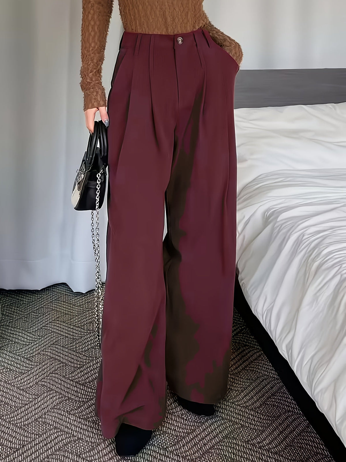 Pleated Wide-Leg Trousers in Soft Fabric for Casual or Formal Wear