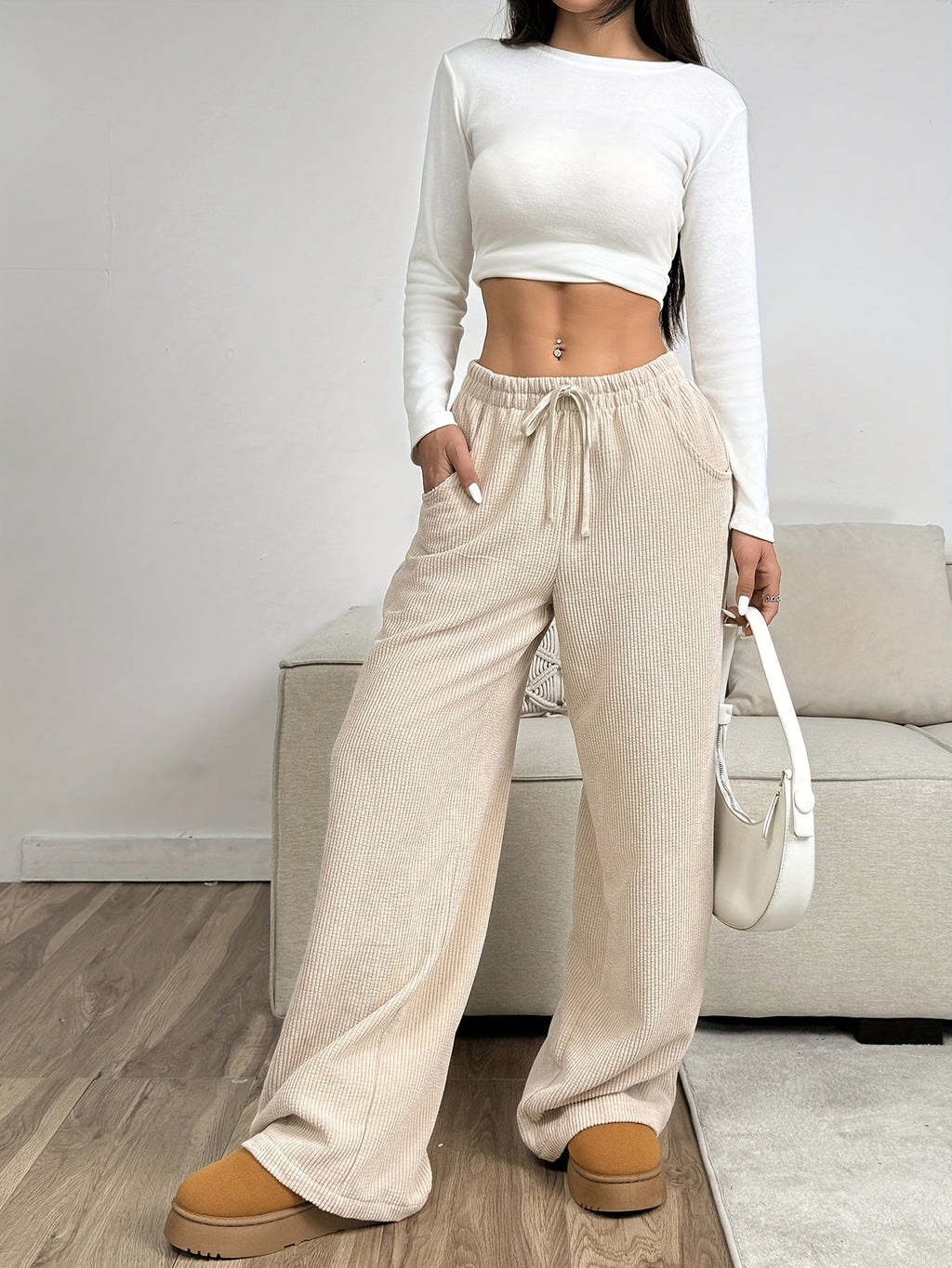 Relaxed Wide-Leg Trousers in Soft Fabric for Casual Comfort and Everyday Wear