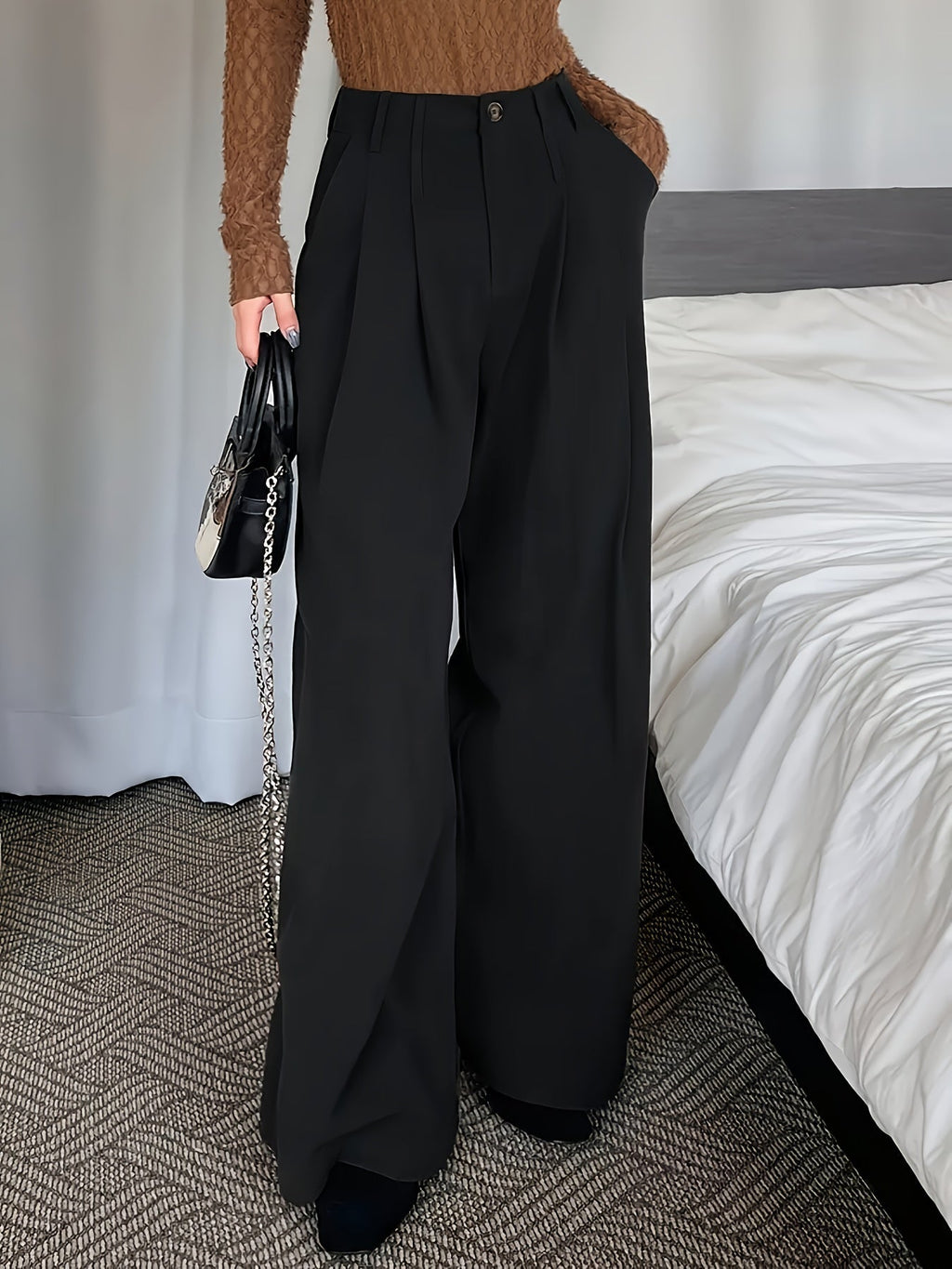 Pleated Wide-Leg Trousers in Soft Fabric for Casual or Formal Wear