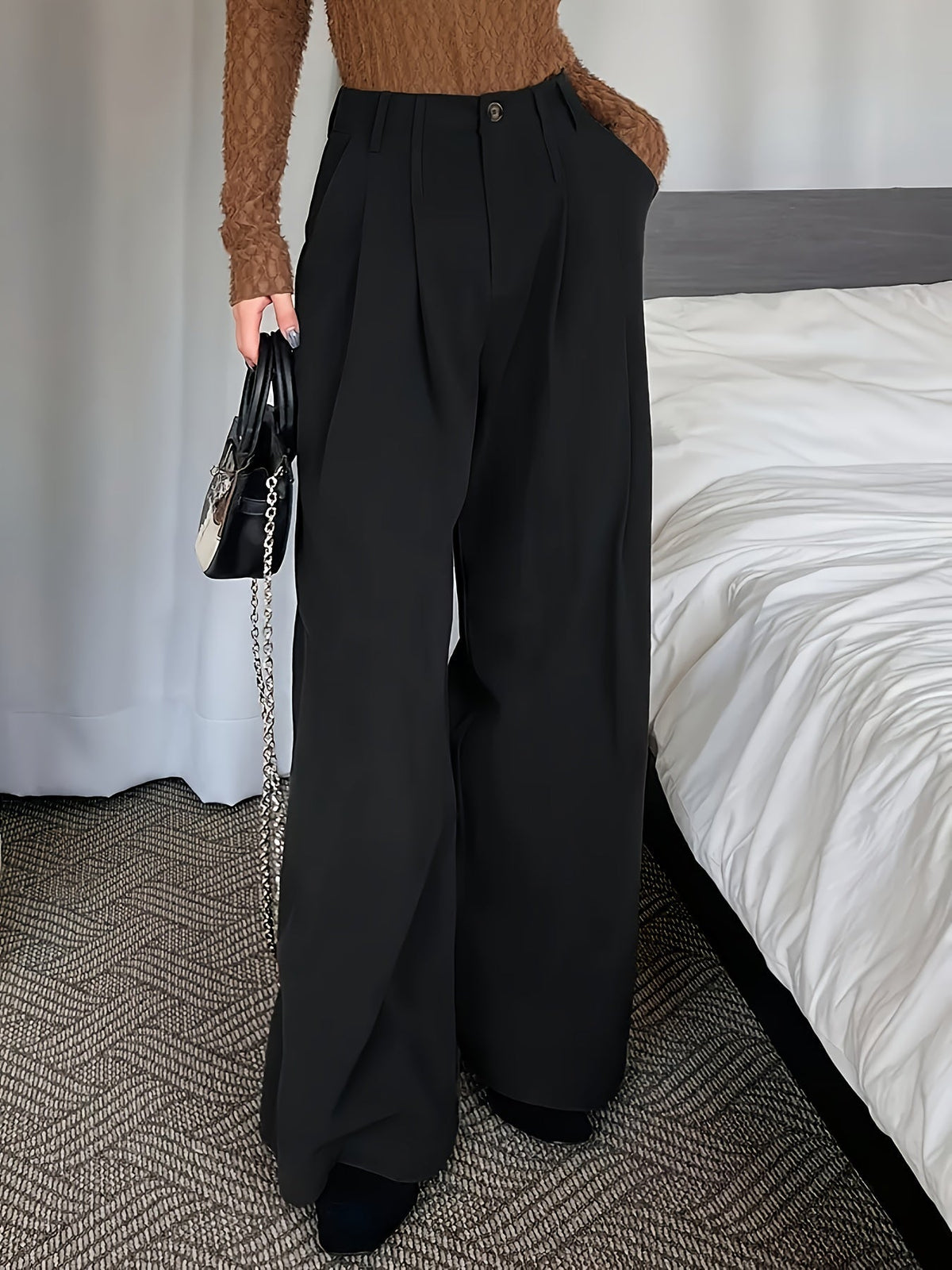 Pleated Wide-Leg Trousers in Soft Fabric for Casual or Formal Wear