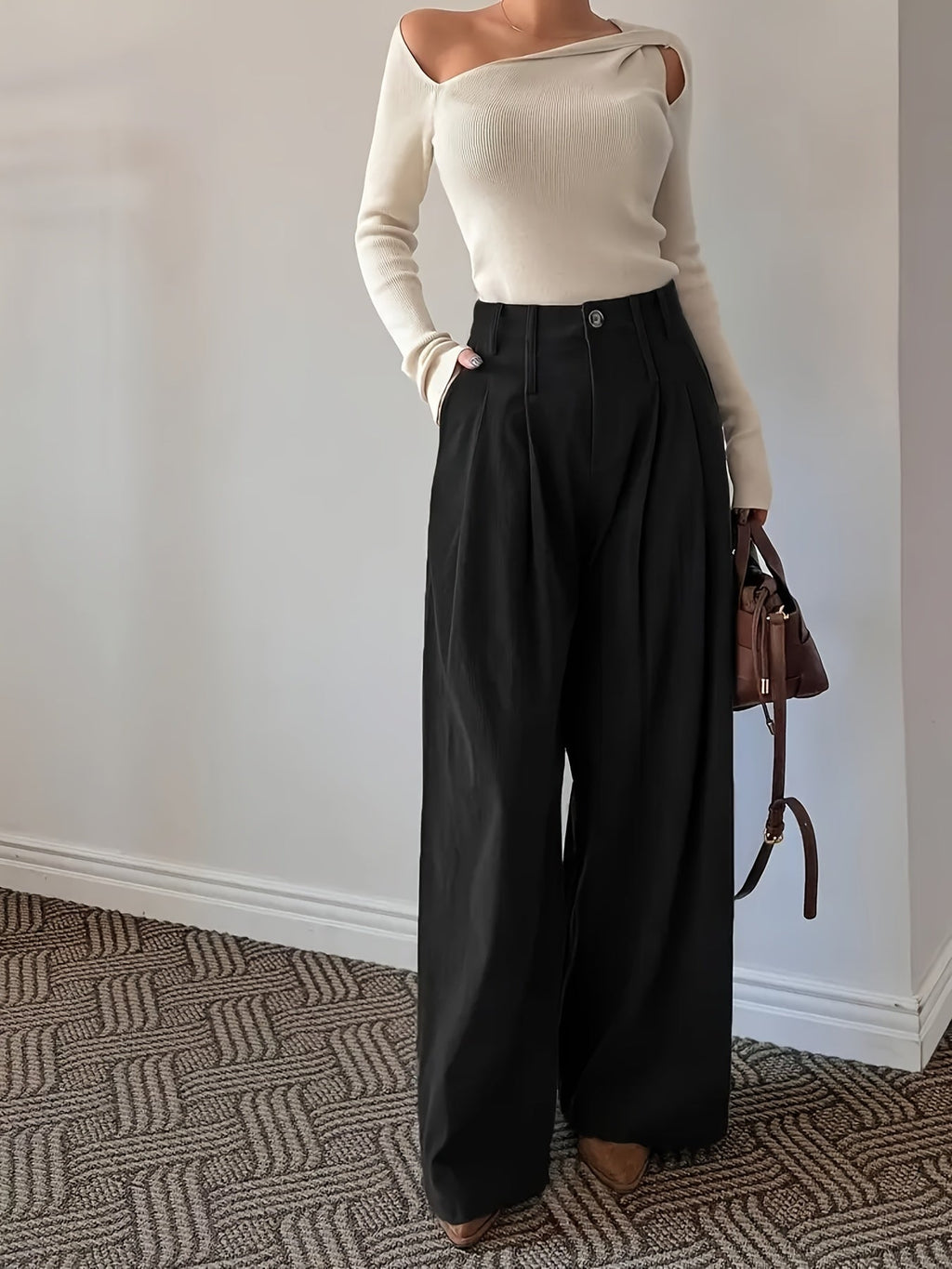 Pleated Wide-Leg Trousers in Soft Fabric for Casual or Formal Wear