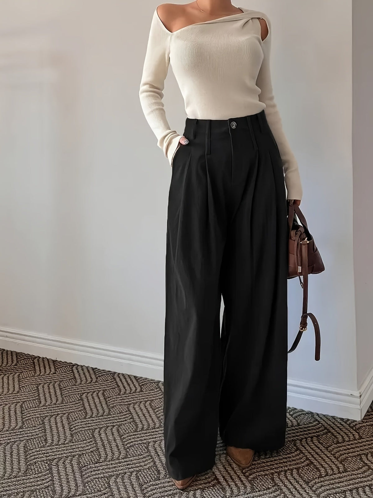 Pleated Wide-Leg Trousers in Soft Fabric for Casual or Formal Wear