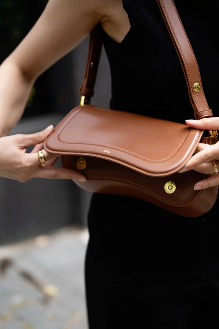 Leather Shoulder Bag – Everyday Handbag