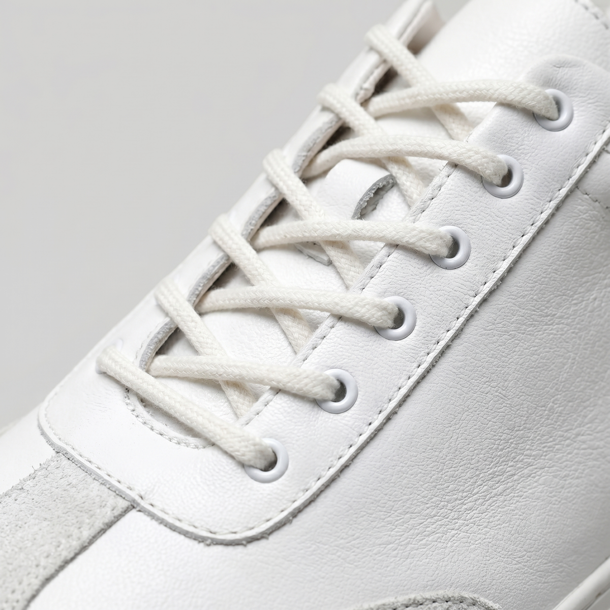 Low-Top Leather Sneakers for Men - Casual Footwear for Everyday Wear
