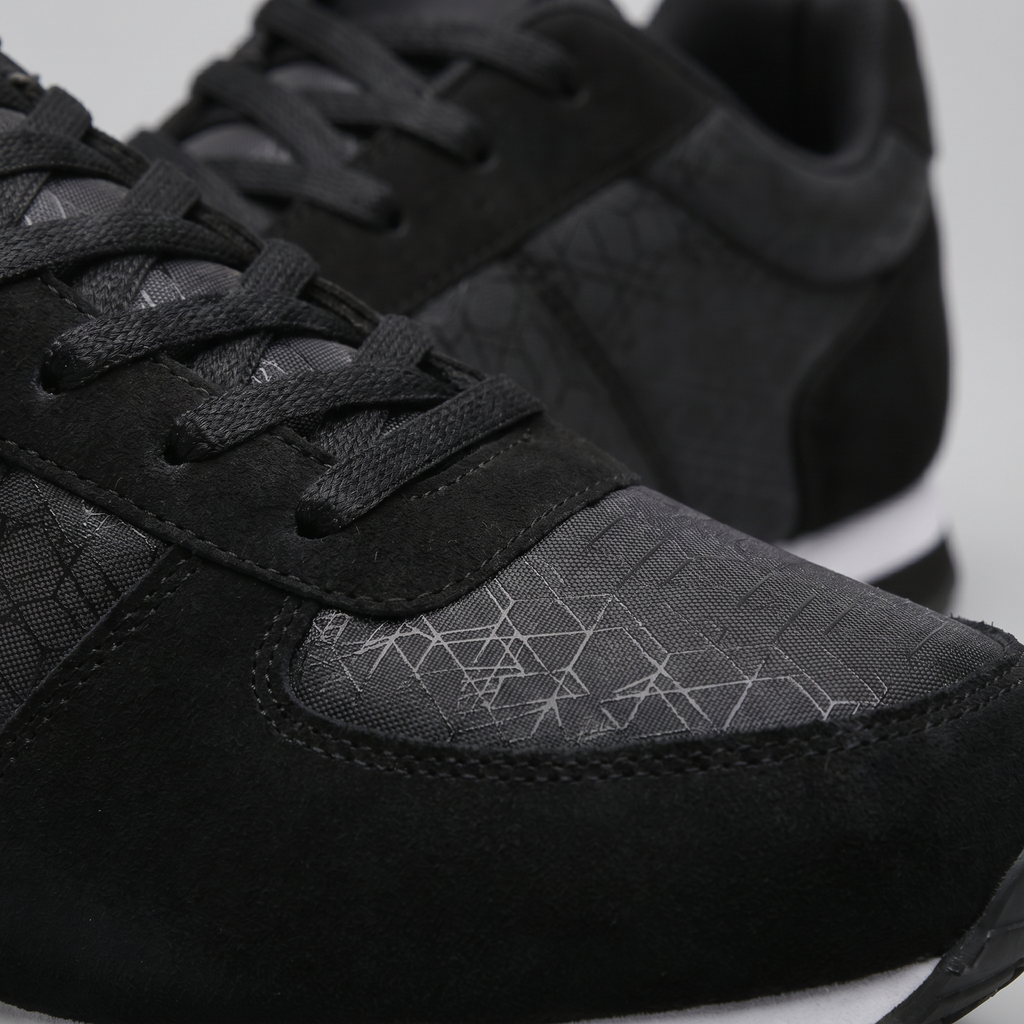 Men's Low-Top Sneakers with Patterned Design for Casual Wear