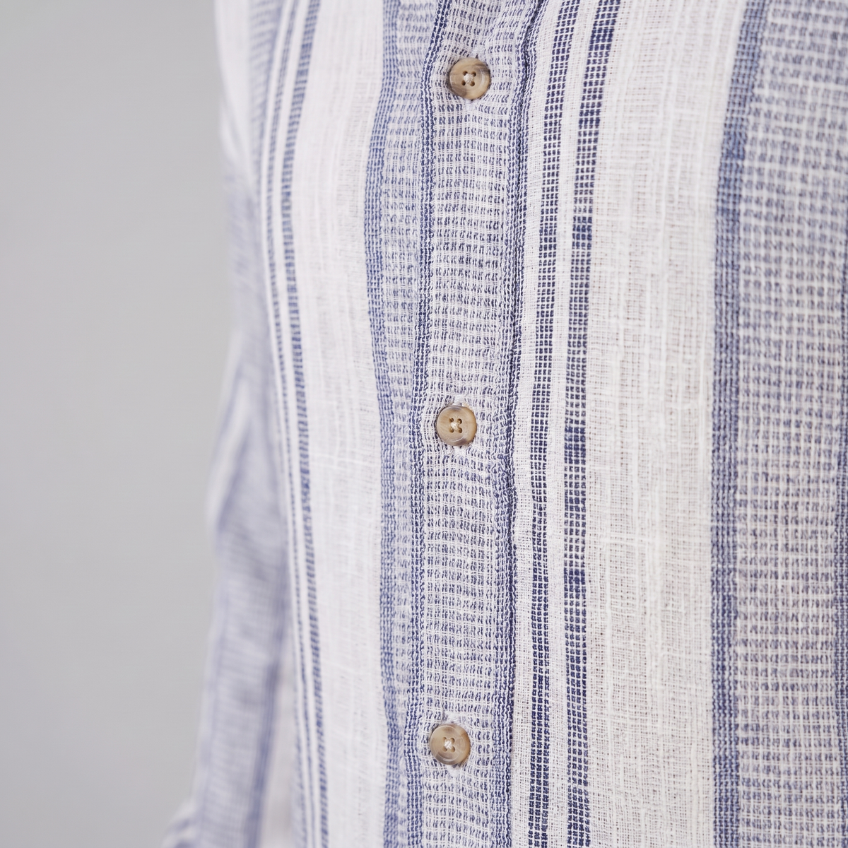 Men's Textured Stripe Summer Button-Up Shirt for Casual Wear
