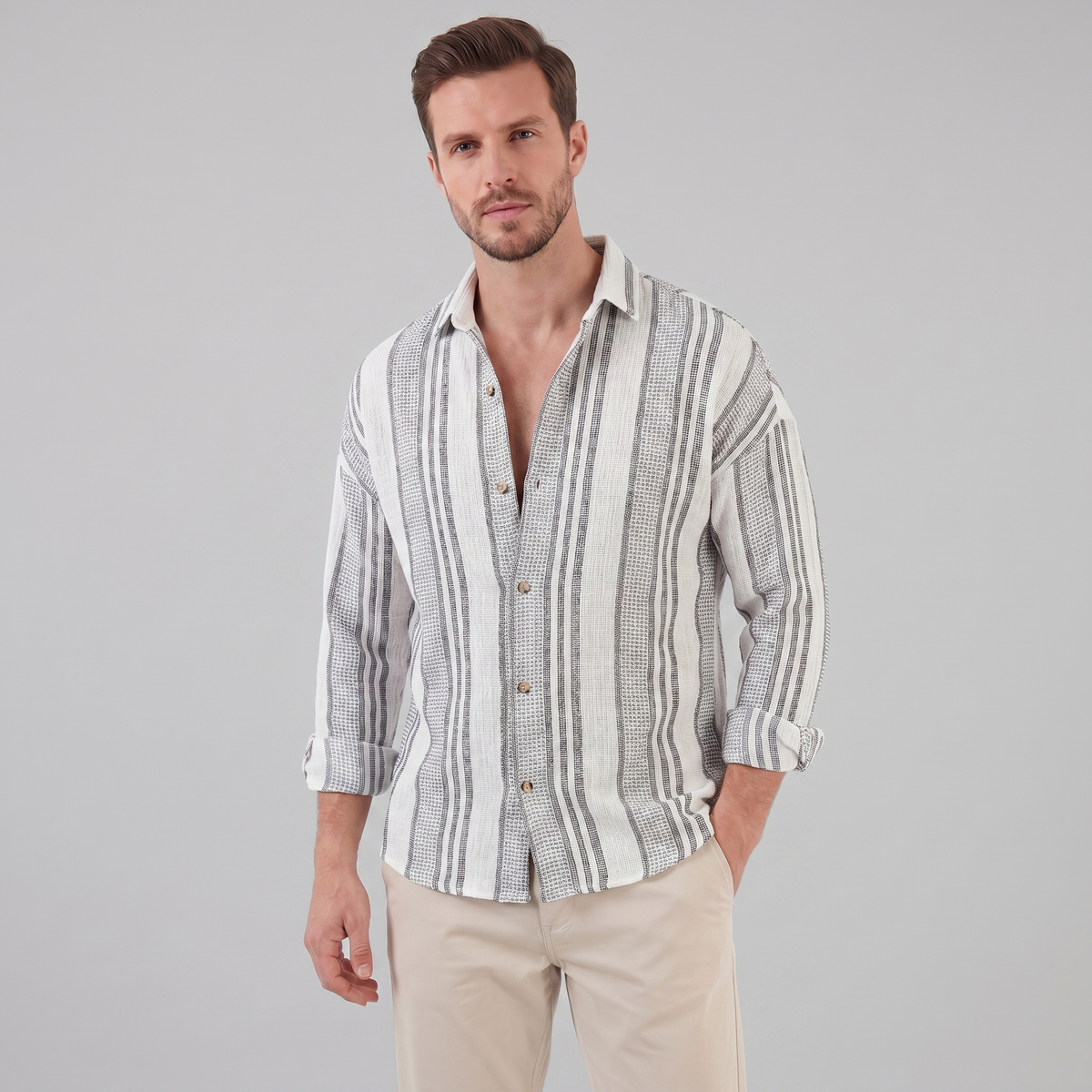 Men's Textured Stripe Summer Button-Up Shirt for Casual Wear