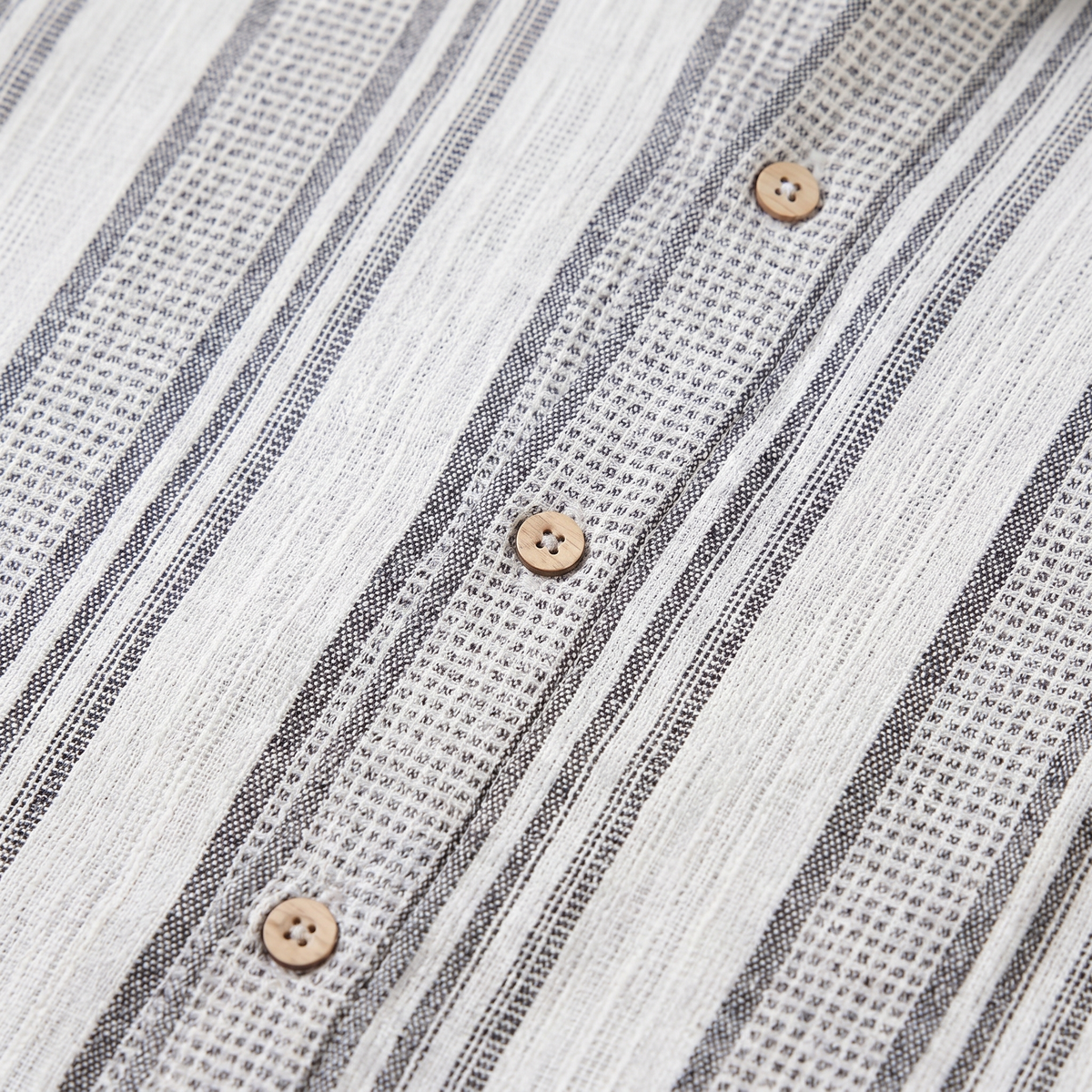 Men's Textured Stripe Summer Button-Up Shirt for Casual Wear
