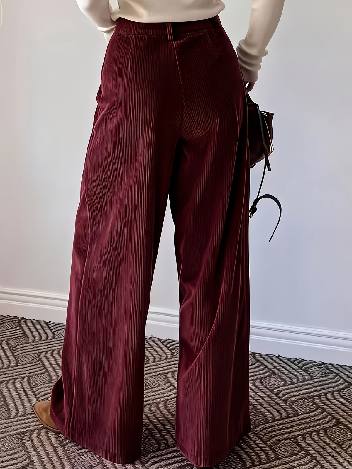 Pleated Wide-Leg Trousers in Soft Fabric for Casual or Formal Wear