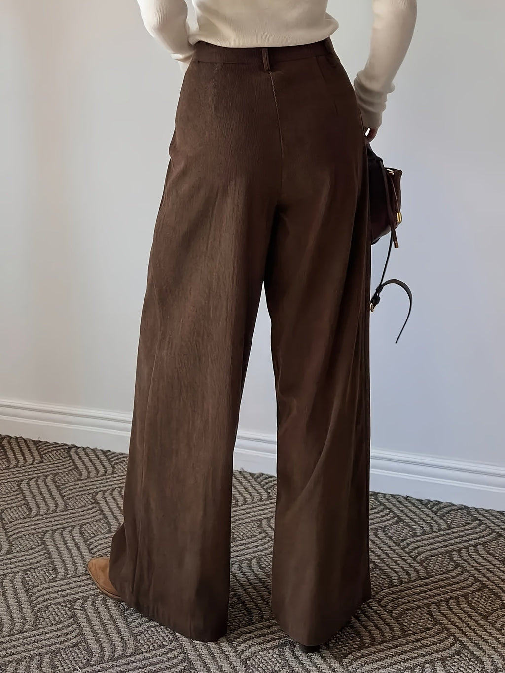Pleated Wide-Leg Trousers in Soft Fabric for Casual or Formal Wear