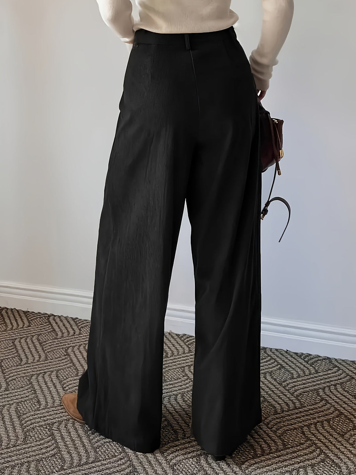 Pleated Wide-Leg Trousers in Soft Fabric for Casual or Formal Wear