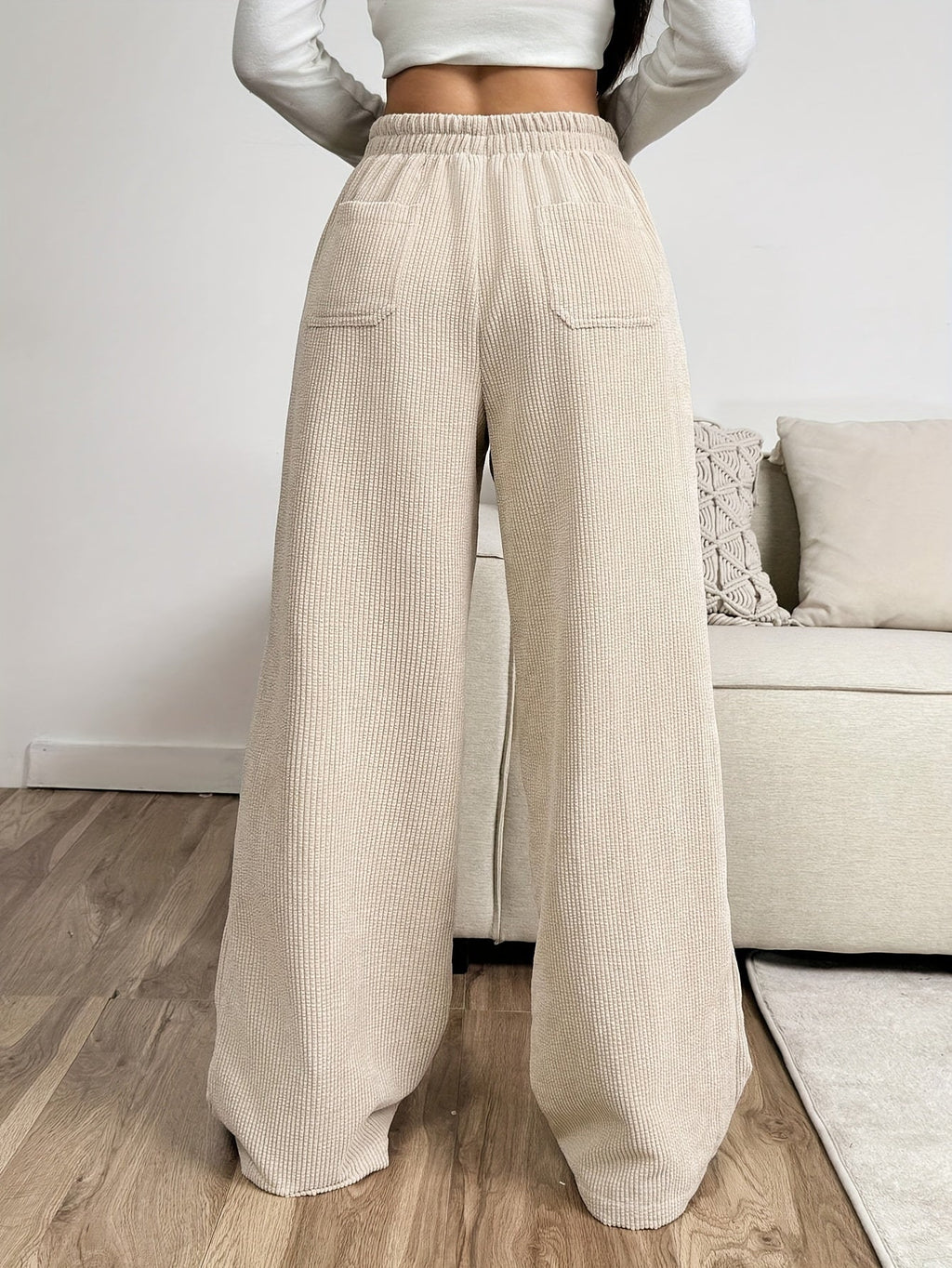 Relaxed Wide-Leg Trousers in Soft Fabric for Casual Comfort and Everyday Wear