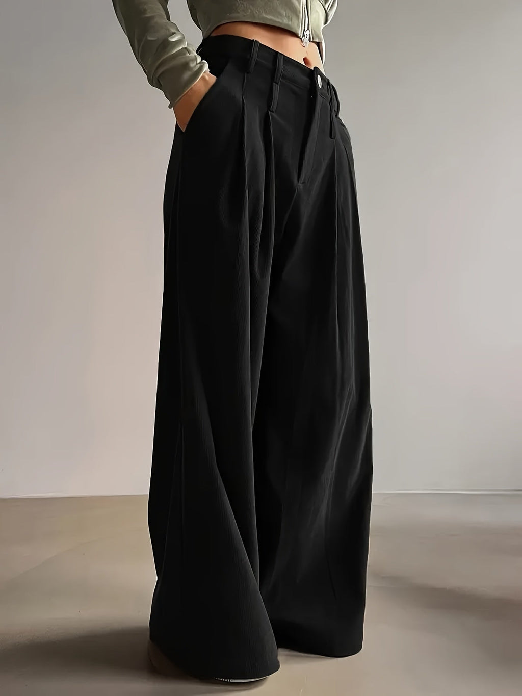 Pleated Wide-Leg Trousers in Soft Fabric for Casual or Formal Wear